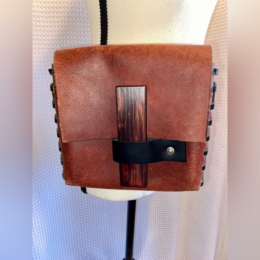 Unisex Handmade 100% genuine leather Brown waist‎ belt bag with wooden clasp
